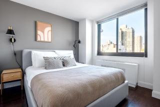 UES 1BR w Gym Doorman Stunning Roof NYC-505 - New York - 3
