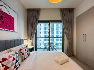 Beautiful 1BR - Close to Downtown with Pool and Gym - Dubai - 8
