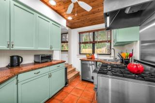 Stylish Historic Spanish Retreat Close to Beach! - 5