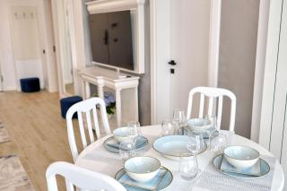 Sea Breeze Apartment in Infinity Beach Resort - parking - Mamaia - 2