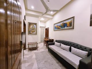 Hayyat Luxury Hotel Suites - Lahore - 1