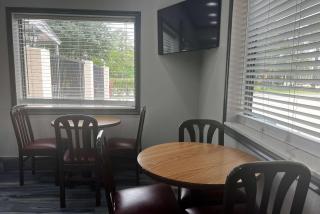 Super 8 by Wyndham Pasadena - Pasadena - 5