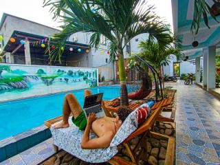 YoLo Pool Bar Villas & Garden Restaurant - Phong Nha - 4