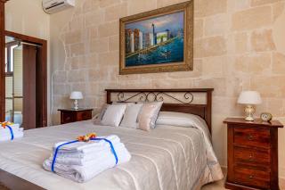 Villa Simone Vacation Villa With Garden - Happy Rentals - 1