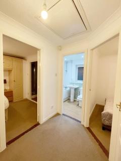 Cozy Nights SVP Detached House - Nitshill - 1