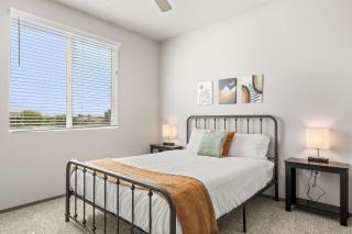 Spacious Westgate CozySuites by stadium with pool 2 - Glendale - 2