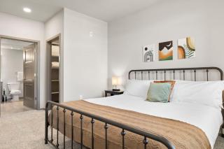 Stunning Westgate CozySuites by stadium with pool 9 - Glendale - 3
