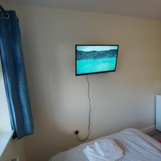 EnSuite Master Bedroom, private bathroom, inside family home, walking distance to Harry Potter - Leavesden Green - 9