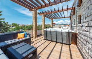 Lovely Home In Rogoznica With Jacuzzi - Rogoznica - 5