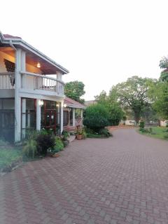 Tjibelu's Nest Guest Home - 9