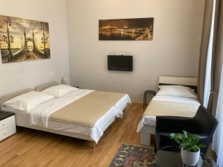 Anabelle Bed and Budapest - 1