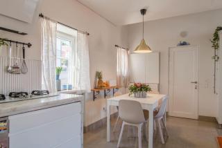 Historic Center Sunny Apartment - 8