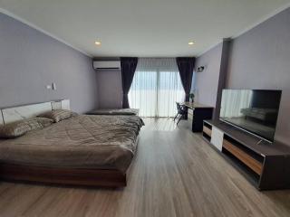 BEACH FRONT modern room + Free hi speed Wi-Fi - 1