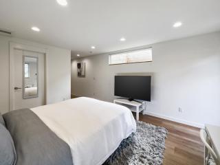 Modern apartment near light rail - 4