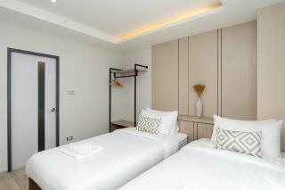 The Riski Hotel at Bangphlat Station SHA - 1