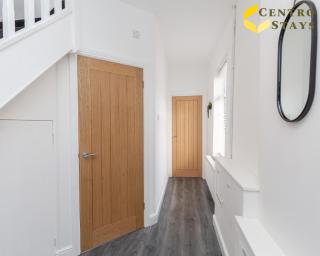 Central 2 to 3BR House, Free Parking, Ideal for Long Stays, Work Crews & Family Trips - 3