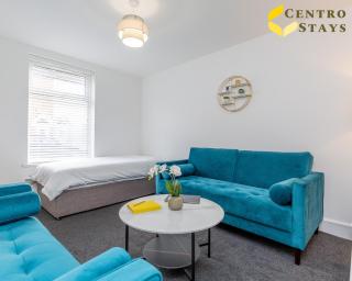 Ethel - Walk to Northampton Gen Hospital, Town Centre, Cafes, Pubs & Restaurants- Fast Wifi, Free Parking, SmartTV with Netflix by Centro Stays - Northampton - 2