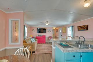 Walk to Shore Myrtle Beach House with Private Deck! - Myrtle Beach - 3