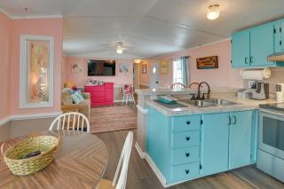 Walk to Shore Myrtle Beach House with Private Deck! - Myrtle Beach - 2
