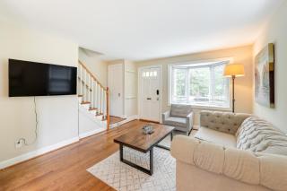Modern Alexandria Townhome about 2 Mi to Old Town! - Alexandria - 7