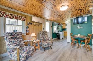 Waterfront Paradise Lake Cottage with Private Dock! - Carp Lake - 3