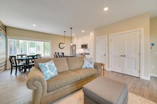 Beachfront De Tour Village Townhome with Patio! - De Tour Village - 4