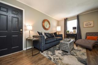 Eclectic Abode - Cleveland - 8
