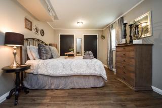 Eclectic Abode - Cleveland - 4