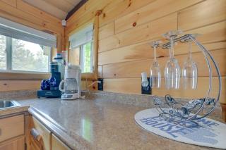 Cozy Houghton Lake Vacation Rental with Fireplace! - 1