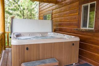 Mountain General by KABINO Hot Tub BBQ Pit FirePit Horseshoe Pit Foosball Air Hockey Games WiFi Grill - Island Park - 9
