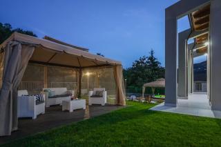 Luxury Summer House - 2