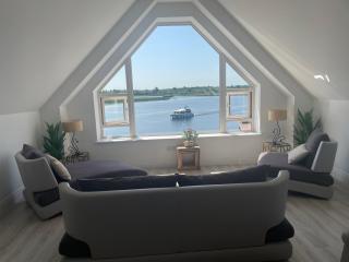 Lough Key Luxury Riverfront Apartment - Cootehall - 3