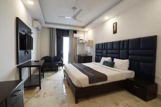 Park Studio DLF Phase 2, Cyber City, Gurgaon - Gurgaon - 9