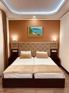 Grand Art Premium Hotel - 2