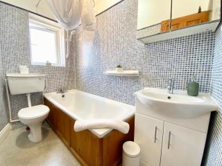 8 Margaret Road, Whitley Bay - Whitley Bay - 1