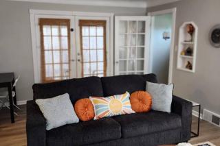 Beautiful 4 bedroom in Cleveland - Euclid - 9