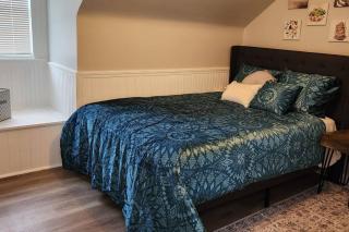 Beautiful 4 bedroom in Cleveland - Euclid - 2