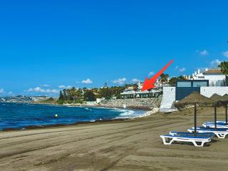 Beachfront apartment with pleasant views of the sea and the historic lighthouse. - Mijas Costa - 7