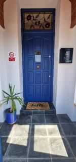 5 Bedroom Holiday Home with Indoor Pool - Tenby - 8