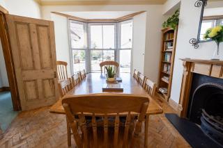 Lamack Vale House, Tenby, 5 Bedrooms with Private Heated Indoor Swimming Pool & Parking - 2