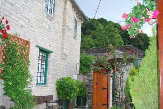 Tritoxo Guesthouse - Koukouli - 0