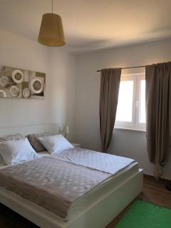 Milka - apartman uz more - Betina - 1