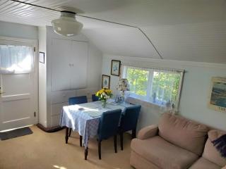 Bay Cottage Getaway - Port Townsend - 6