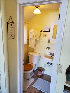 Bay Cottage Getaway - 9