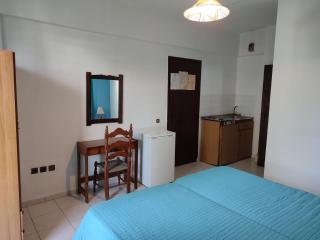 Dolphin Apartments - 4