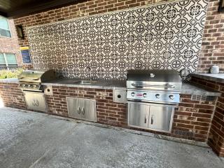 7 Min from IAH Business-Ready Condo w Pool & WiFi - 1