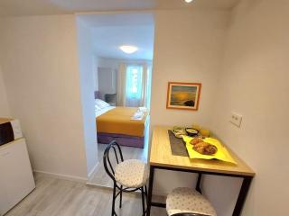 City Beach Apartment - 5