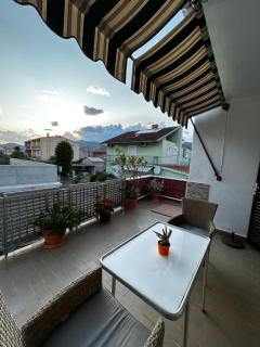 Private Terrace Room - Free Parking - Near Airport & Center - 2