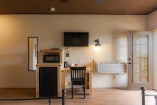 Miners Cabin #4 - King Bed - Private Balcony with Views - Tombstone - 8