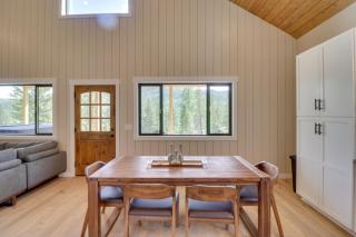Lakeside Cabin with Hot Tub 3 Mi to Flathead Lake! - Lakeside - 4